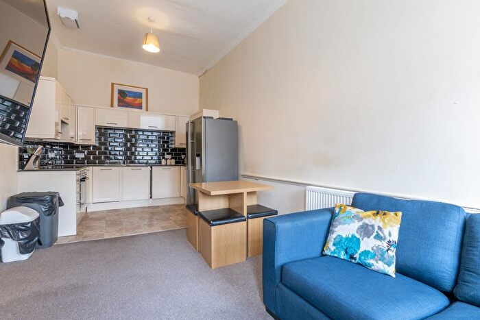 4 Bedroom Flat To Rent In High Street, Edinburgh, EH1