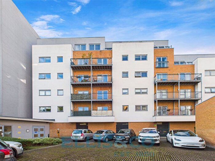 2 Bedroom Flat To Rent In Sovereign Way, Tonbridge, Kent, TN9
