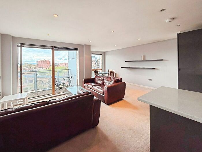 2 Bedroom Flat To Rent In Melia House, Lord Street, Green Quarter, Manchester, M4