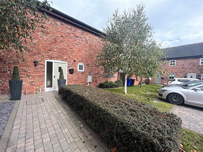 2 Bedroom Barn To Rent In Chestnut Drive, Burton-On-Trent, DE13