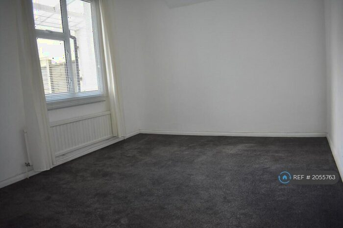2 Bedroom Flat To Rent In Anerley Road, Westcliff-On-Sea, SS0