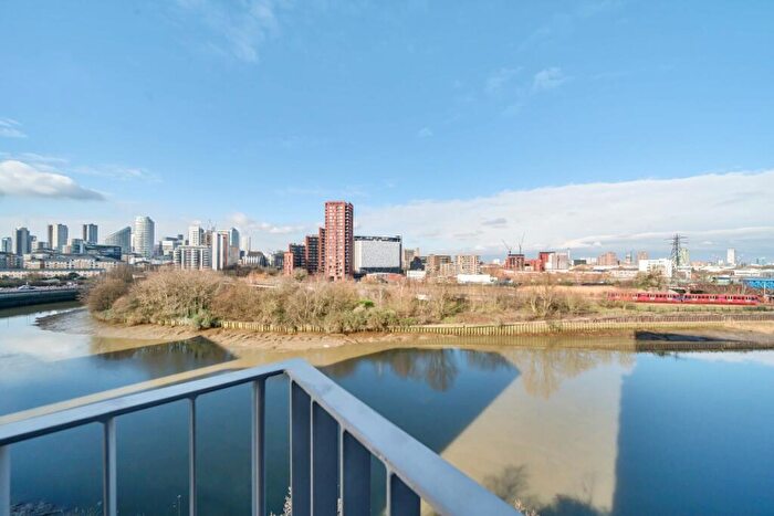 2 Bedroom Apartment For Sale In Hope Street London, E14