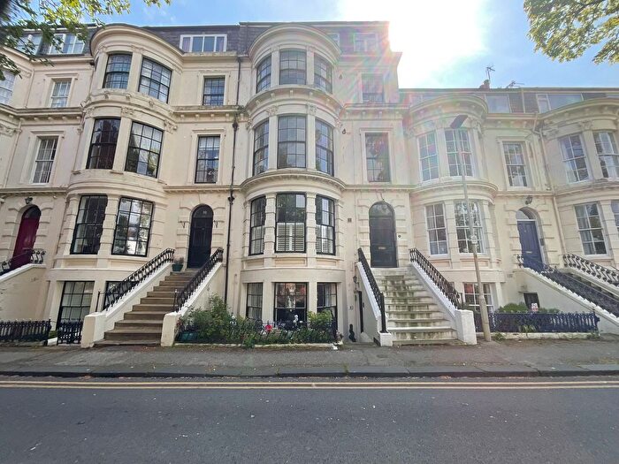 2 Bedroom Flat To Rent In Crown Terrace, Scarborough, YO11