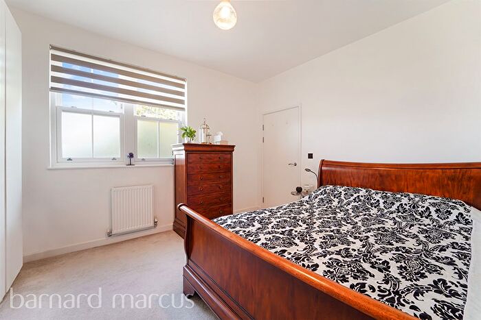 2 Bedroom Flat For Sale In Chambers Park Hill, London, SW20