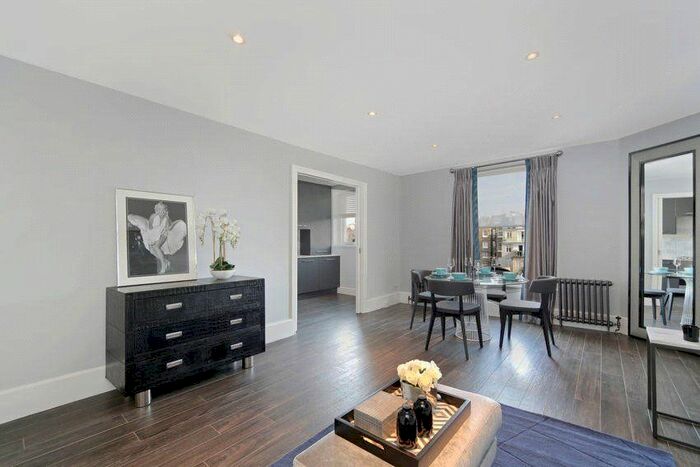 2 Bedroom Flat To Rent In Cadogan Place, Knightsbridge, SW1X