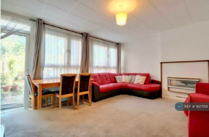 3 Bedroom Maisonette To Rent In Fairfoot Road, London, E3