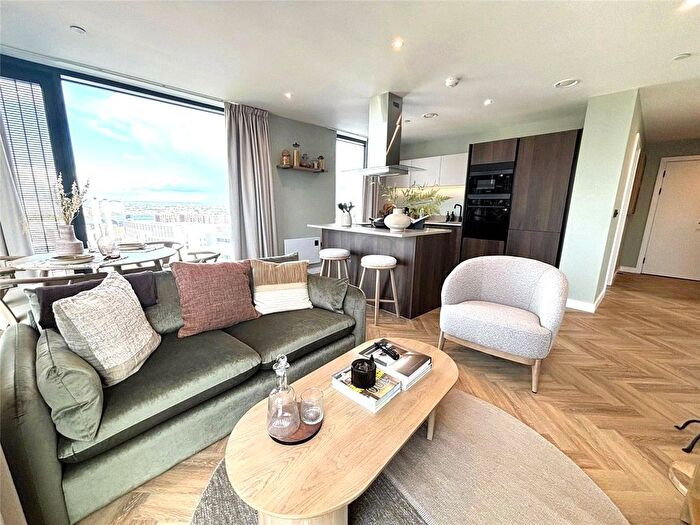 2 Bedroom Flat To Rent In One Eastside, Jennens Road, Birmingham, West Midlands, B4