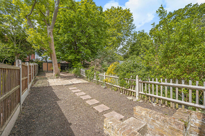 1 Bedroom Flat For Sale In Wallbutton Road, London, SE4