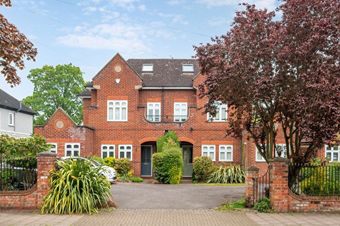 5 Bedroom Semi-detached House For Sale In Abbotswood Road, SW16