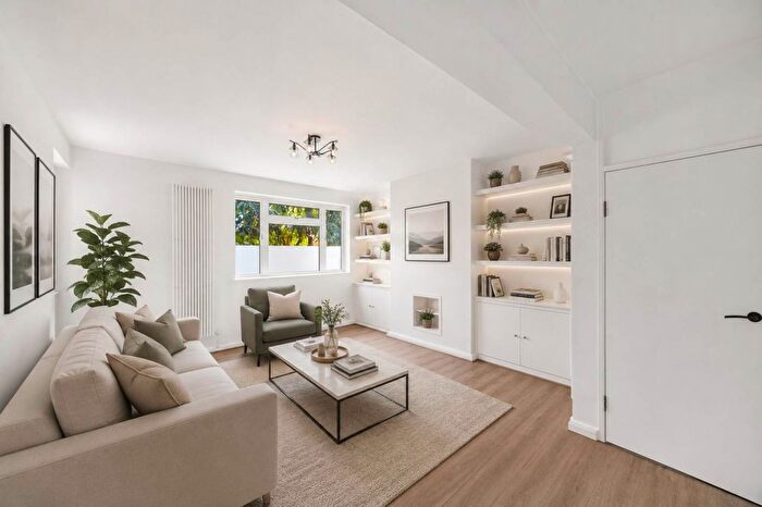 2 Bedroom Flat To Rent In Old Brompton Road, West Brompton, SW5
