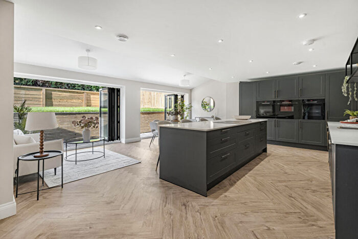 4 Bedroom Detached House For Sale In Dell Road, Northchurch, HP4