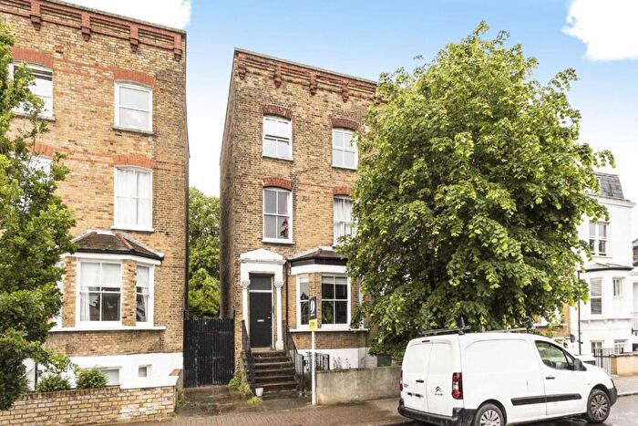 2 Bedroom Flat To Rent In Byrne Road, Balham, SW12