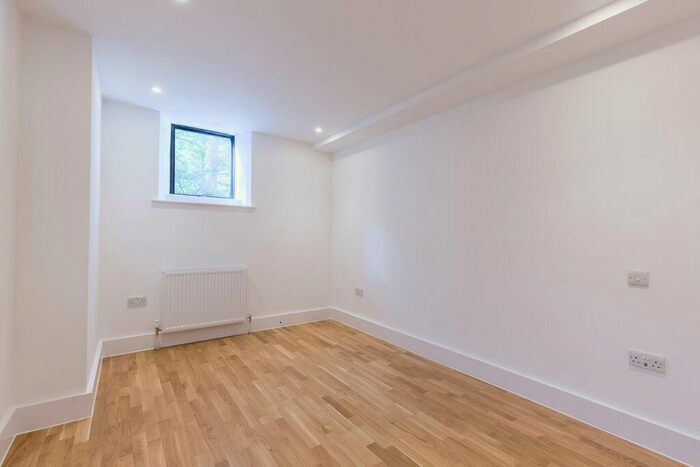 1 Bedroom Flat To Rent In Old Church Court, Grove Road, N11