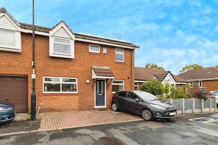 3 Bedroom Semi-Detached House For Sale In Kelmarsh Close, Manchester, Greater Manchester, M11