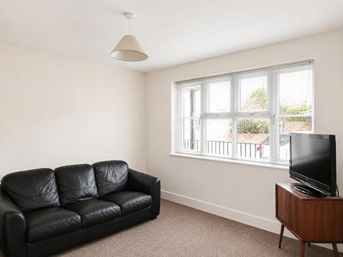 1 Bedroom Flat To Rent In Sandpiper House, - Portsmouth Road, Lee On The Solent, PO13