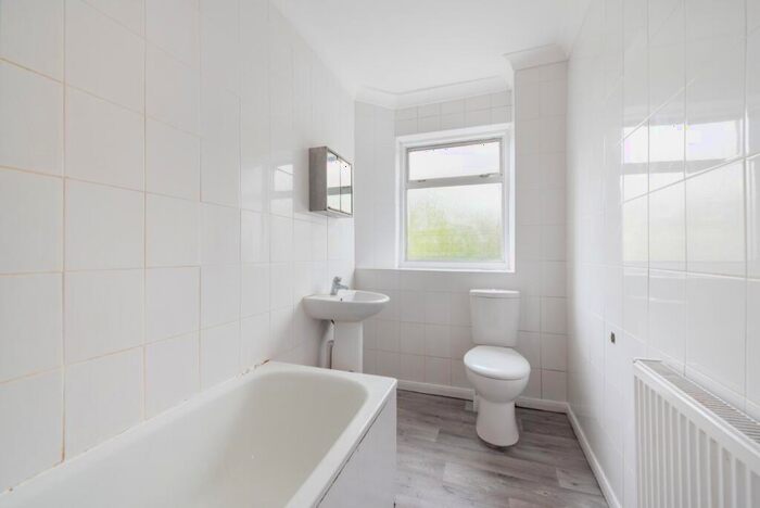 2 Bedroom Flat For Sale In Fairwood Court, Fairlop Road, Leytonstone, London, E11