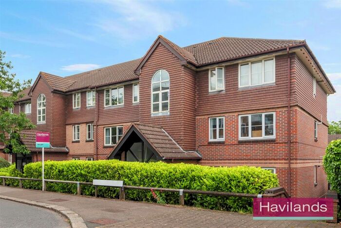 2 Bedroom Flat To Rent In Waverley Road, Enfield, EN2