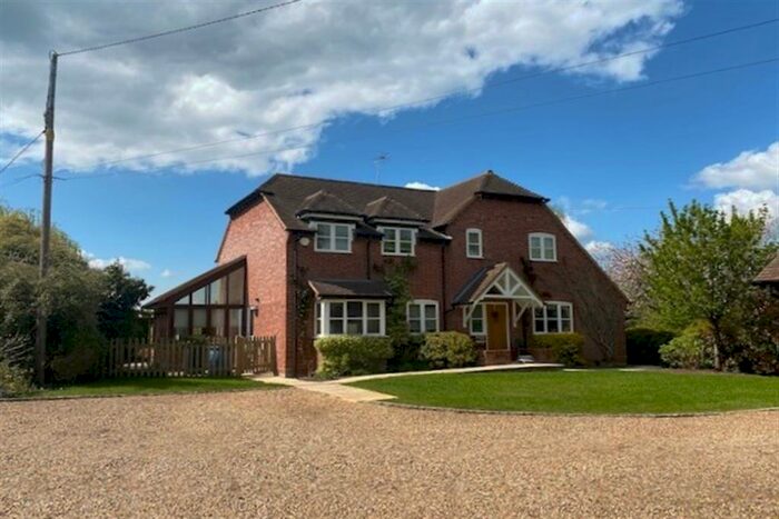3 Bedroom Detached House To Rent In Odiham, Hampshire, RG29
