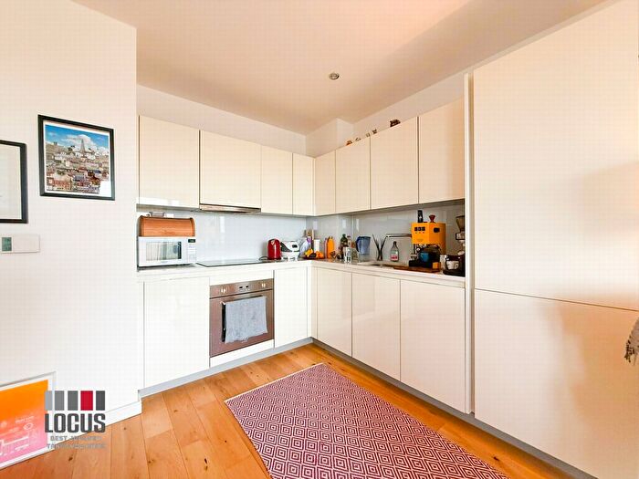 1 Bedroom Flat To Rent In Kimpton Court, Murrain Road, Hackney, N4