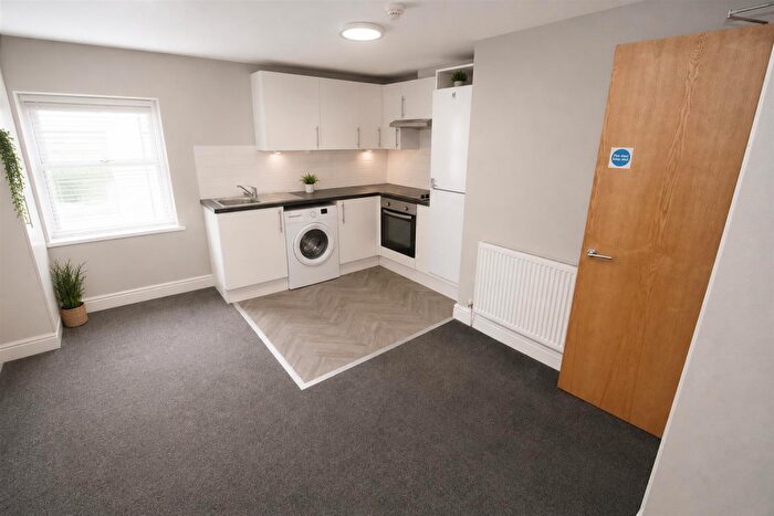 2 Bedroom Flat To Rent In Pen-Y-Wain Road, Roath, Cardiff, CF24