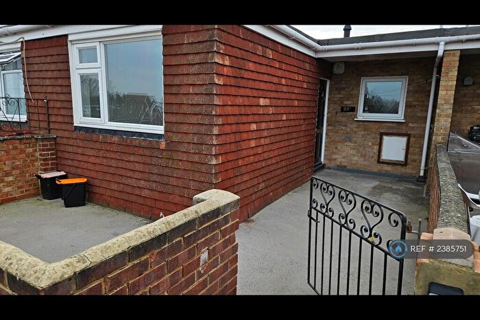 2 Bedroom Flat To Rent In Istead Rise, Gravesend, DA13