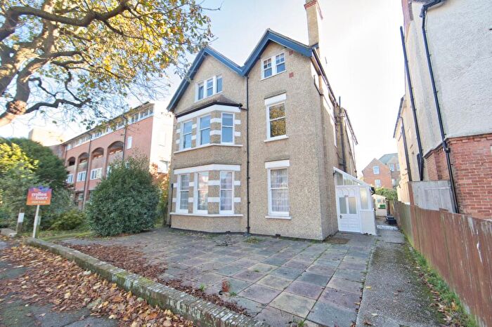 3 Bedroom Flat For Sale In Grimston Gardens, Folkestone, Kent, CT20