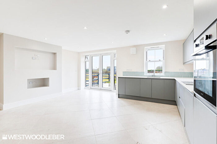 2 Bedroom Barn Conversion To Rent In Elbow Lane, Hertford Heath, SG13