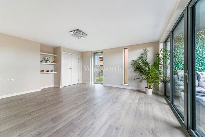 2 Bedroom Apartment For Sale In Bromley Road, London, SE6