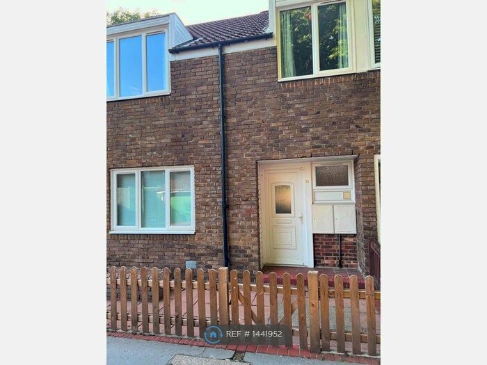 4 Bedroom Terraced House To Rent In Mccall Close, London, SW4