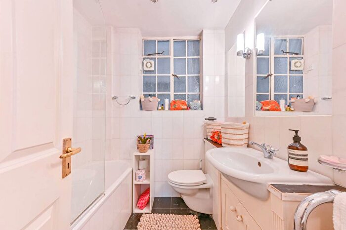 1 Bedroom Flat To Rent In Gloucester Place, Regent's Park, London, NW1