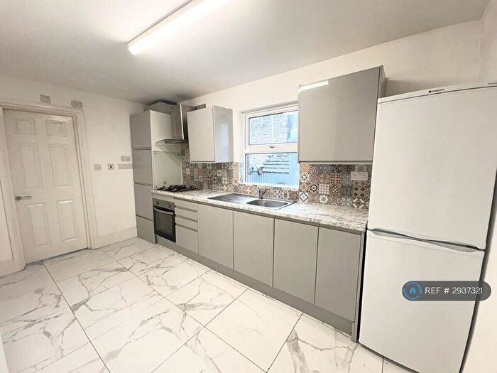 1 Bedroom Flat To Rent In Spruce Hills Road, London, E17