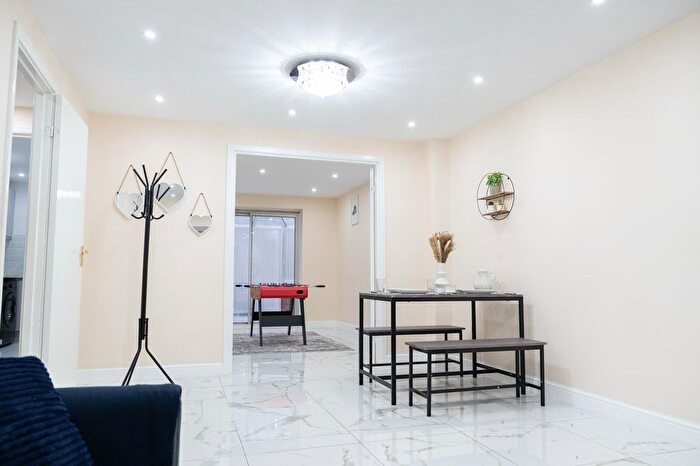 4 Bedroom Detached House To Rent In Kirkwood Avenue, Erdington, Birmingham, B23