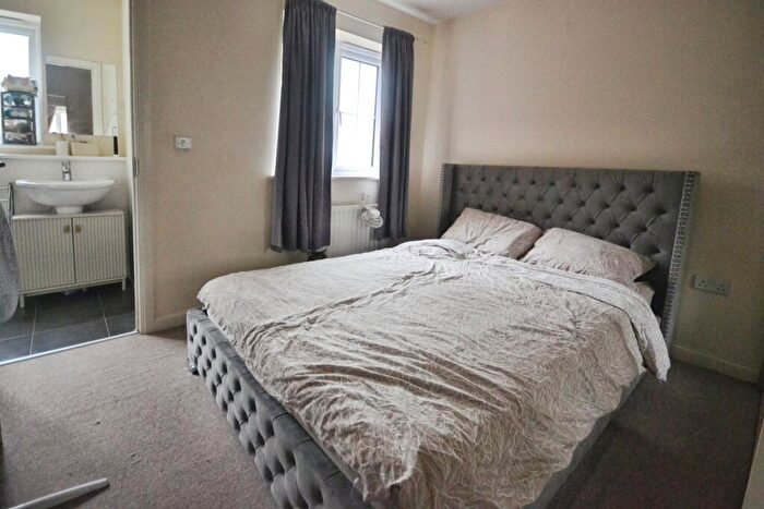 2 Bedroom End Of Terrace House For Sale In Beeches Way, Faygate, RH12