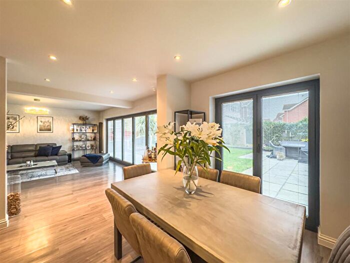 4 Bedroom Detached House For Sale In Cheapside East, Rayleigh, SS6