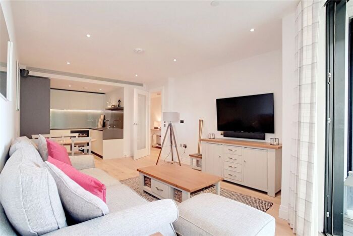 2 Bedroom Flat For Sale In Riverlight Quay, London, SW8