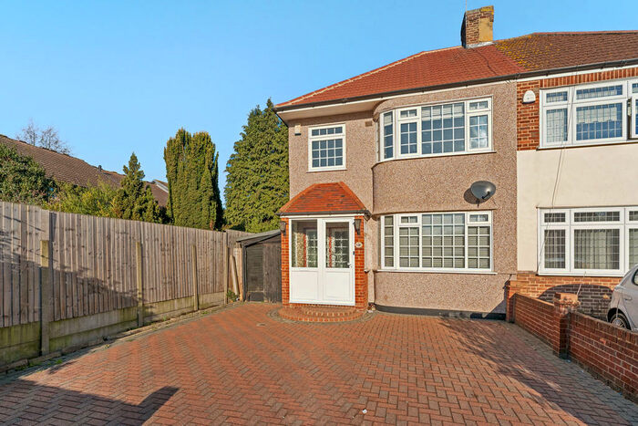 3 Bedroom Semi-Detached House To Rent In New North Road, Ilford, IG6