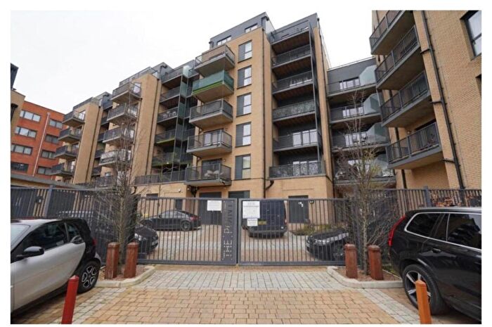 2 Bedroom Flat For Sale In Clarence Avenue, Ilford, IG2