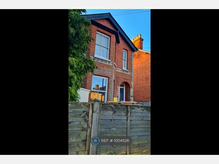 2 Bedroom Flat To Rent In Horsell, Woking, GU21