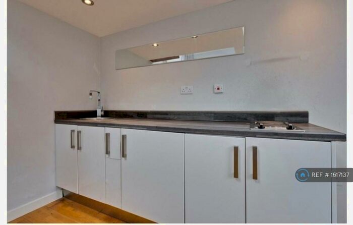 Studio To Rent In Suffolk House, Weybridge, KT13