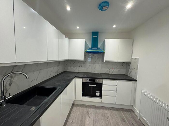 1 Bedroom Flat To Rent In Faraday Road, Farnham Royal, Slough, SL2