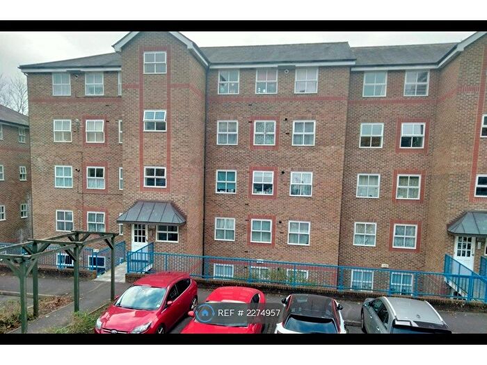 3 Bedroom Flat To Rent In River Bank Close, Maidstone, ME15