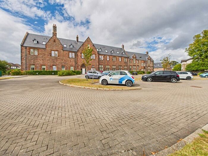 3 Bedroom Flat For Sale In Smiddy Wynd, Edinburgh, EH16