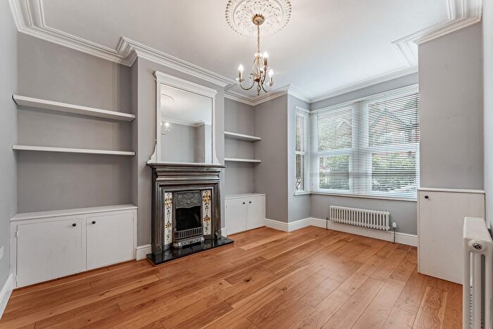 2 Bedroom Flat For Sale In Murray Road, Ealing, W5
