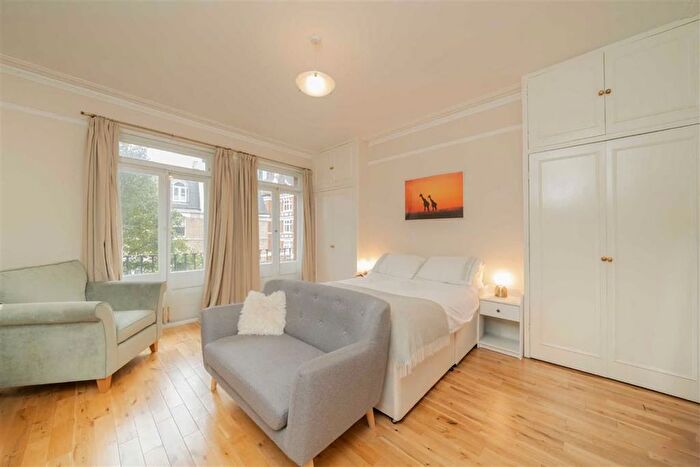 2 Bedroom Flat To Rent In Drayton Gardens, London, SW10