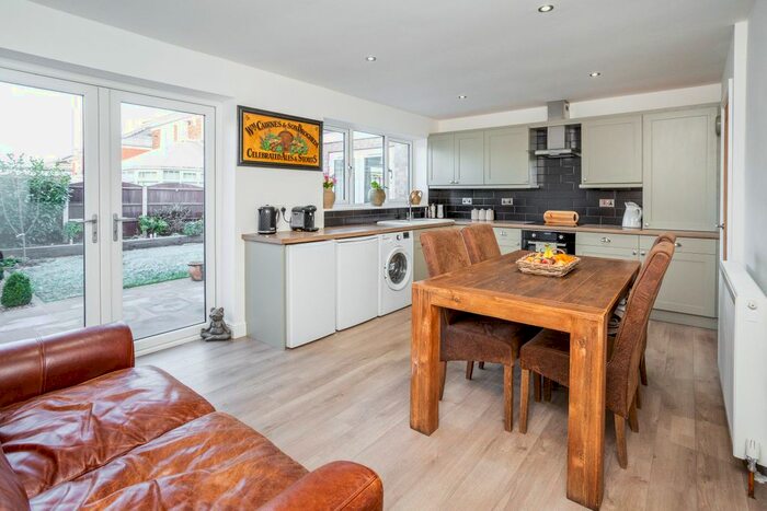 2 Bedroom Detached Bungalow For Sale In Appletree Drive, Hambleton, Selby, YO8