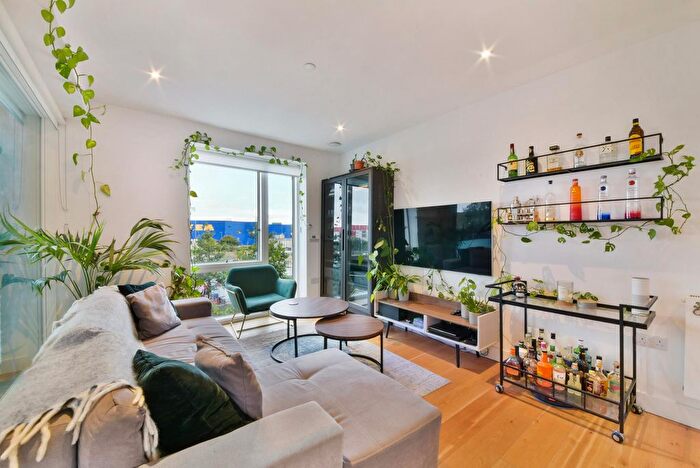 2 Bedroom Flat To Rent In Etherington Lodge, Greenwich Millennium Village, London, SE10