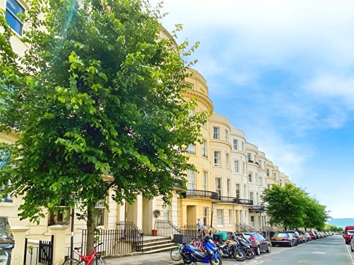 2 Bedroom Flat To Rent In Brunswick Place, Hove, East Sussex, BN3