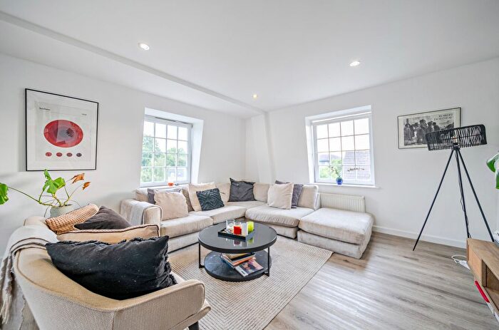 2 Bedroom Flat For Sale In Tweedy Road, Bromley, BR1