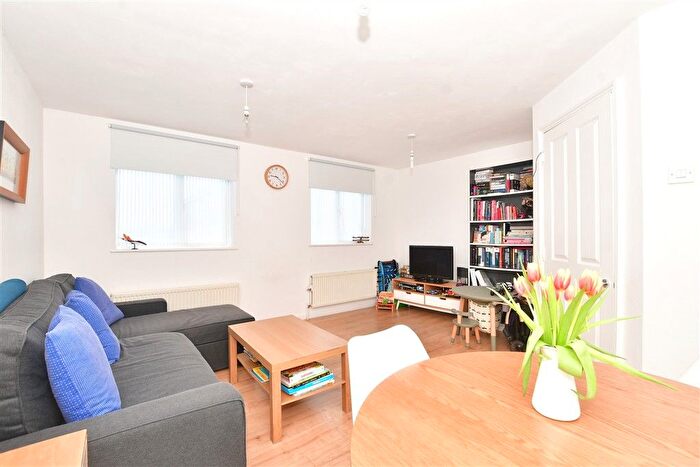 2 Bedroom Maisonette For Sale In Franklin Way, Croydon, Surrey, CR0
