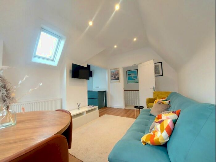 2 Bedroom Apartment To Rent In Granville Road, BN3